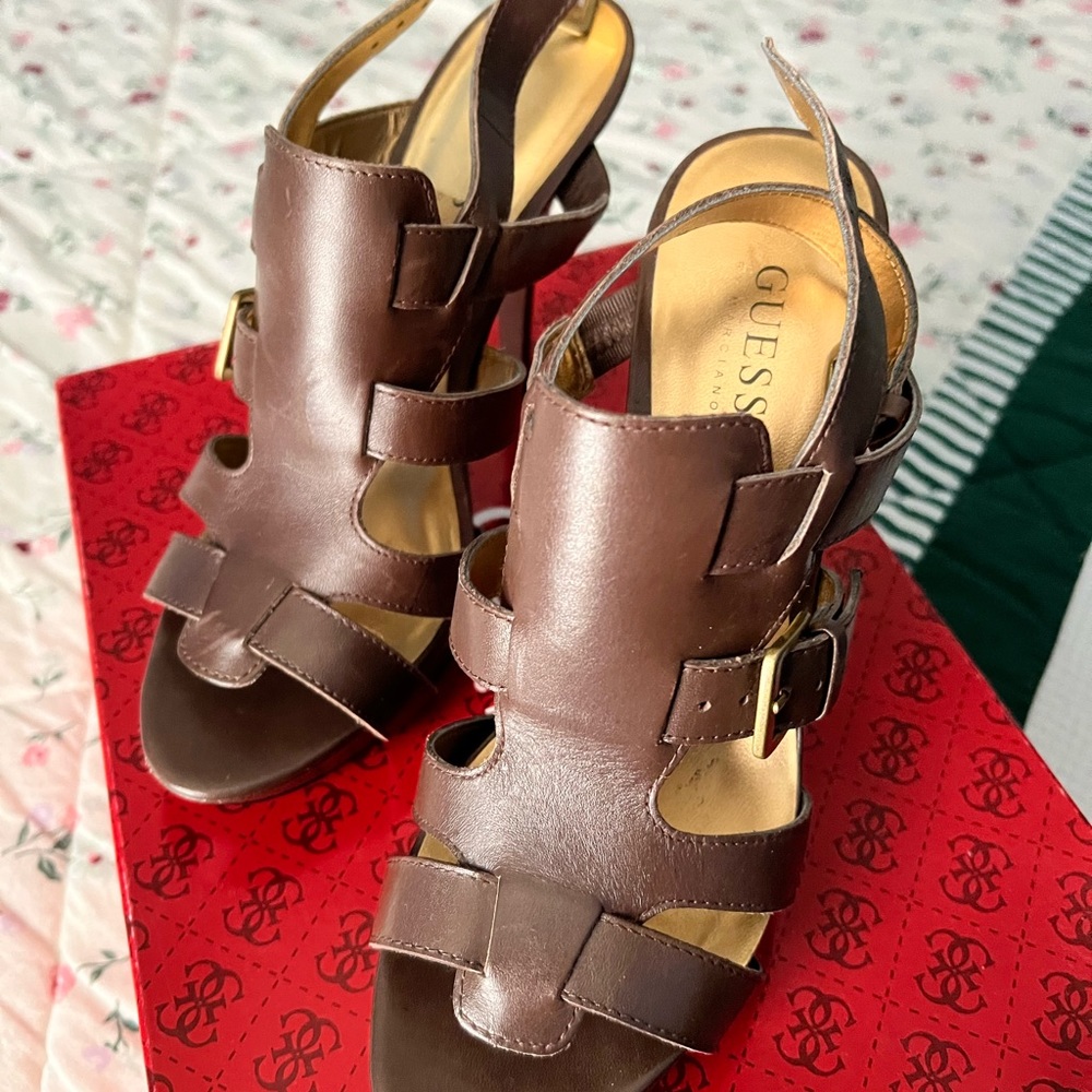 GUESS - Picture 4 of 5